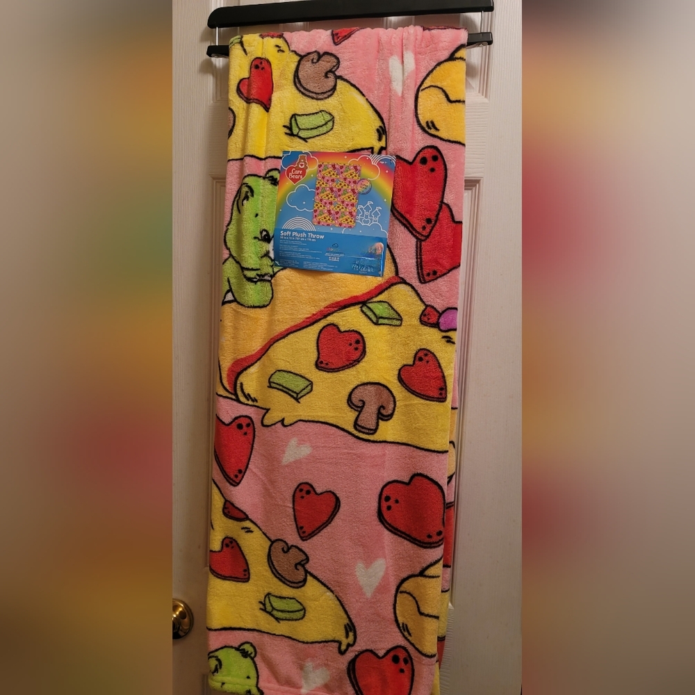 Care Bears PIZZA LOVERS Plush Throw Blanke Mushrooms Hearts 50"x70" Brand NEW
